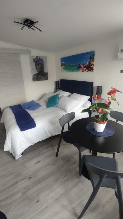 La Kafrine Bed & Breakfast เลอ ตอมปง ภายนอก รูปภาพ